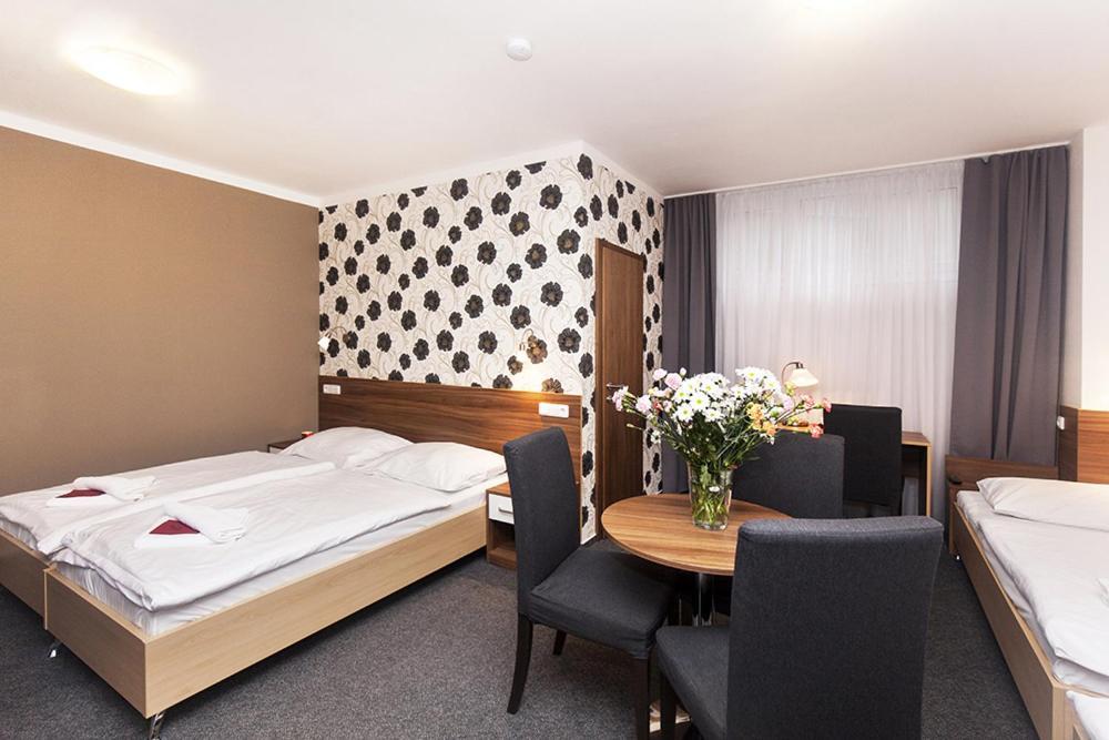 Arkada Hotel Bucovice Exterior photo
