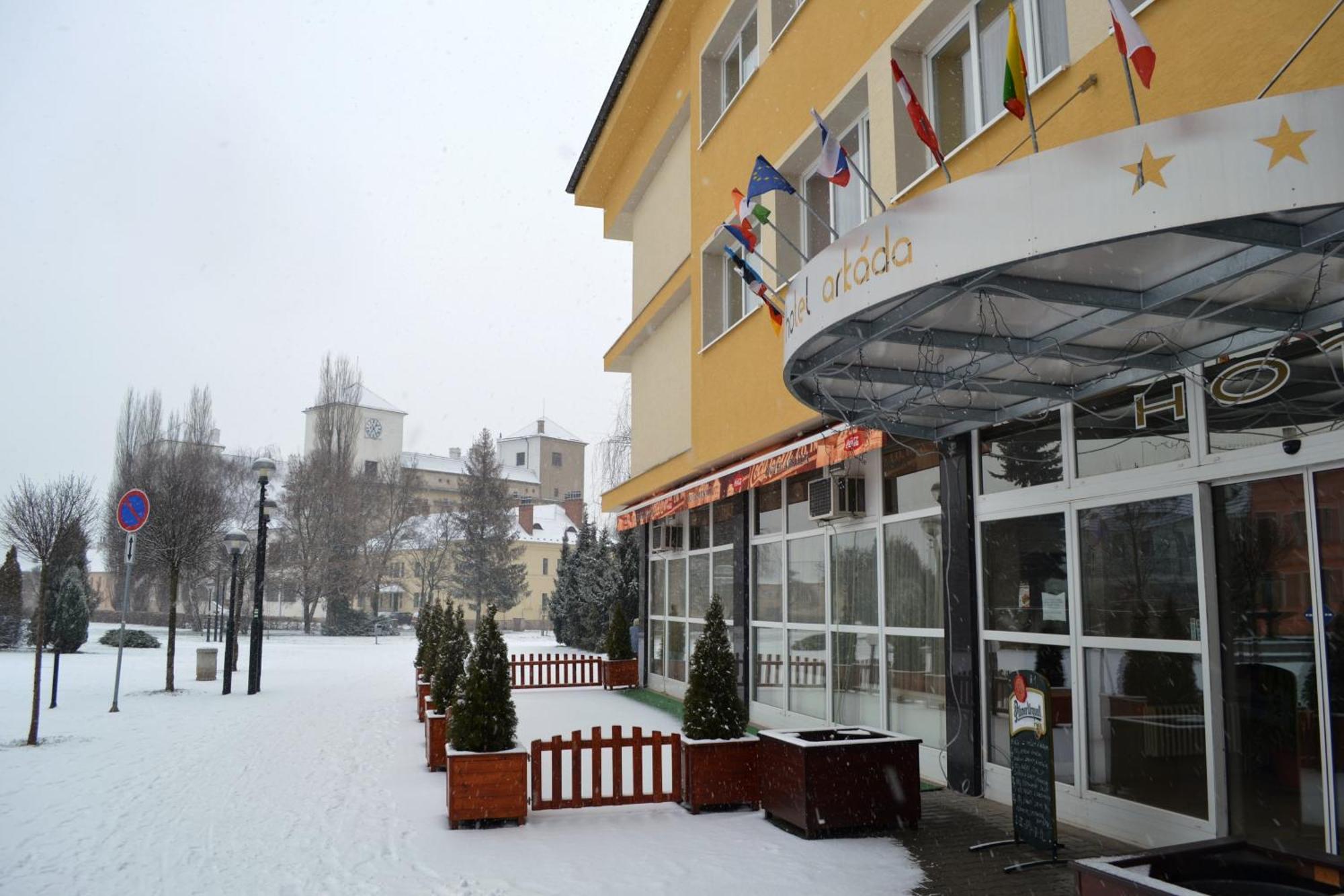 Arkada Hotel Bucovice Exterior photo