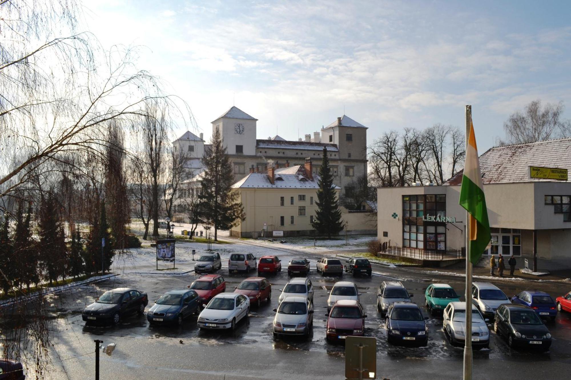Arkada Hotel Bucovice Exterior photo