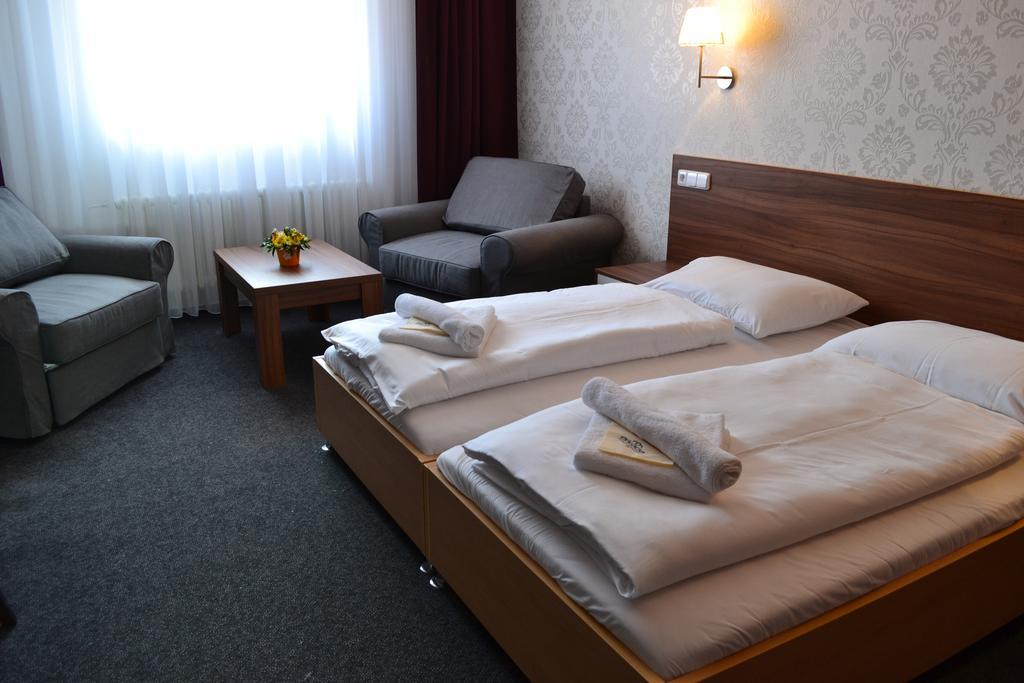 Arkada Hotel Bucovice Exterior photo