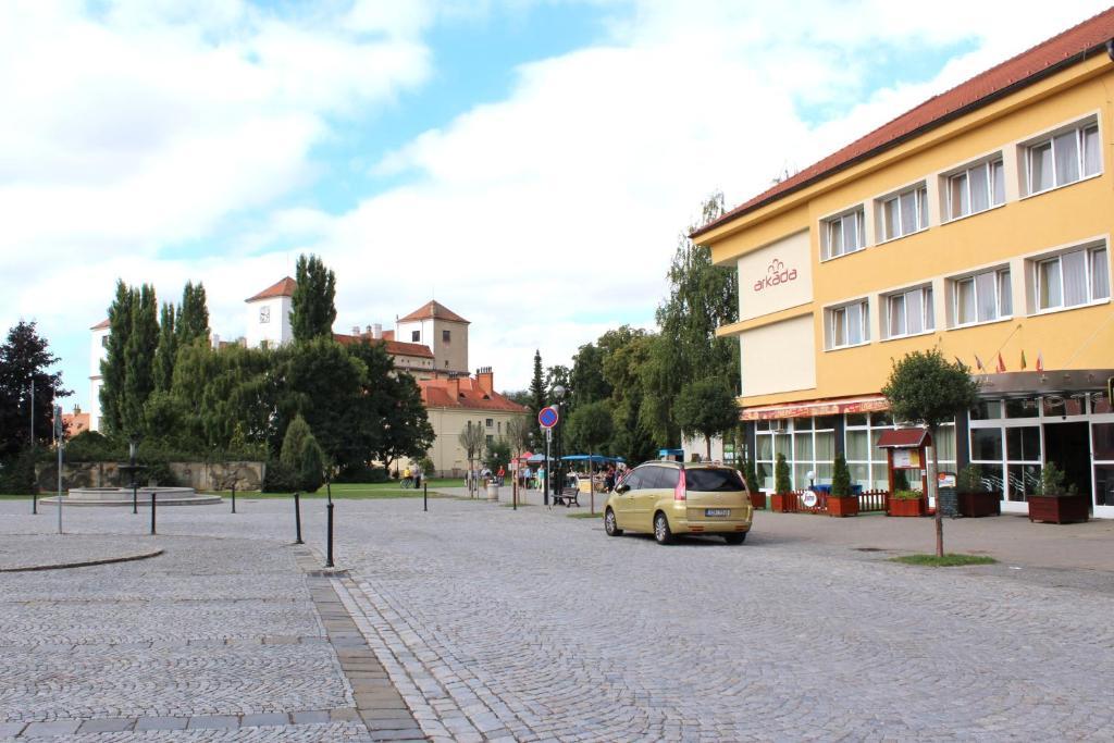 Arkada Hotel Bucovice Exterior photo